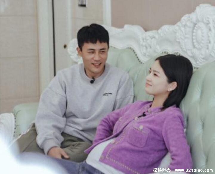 1的时候他和现在的妻子王灿结婚了,在四月二十日的时候两个人的女儿