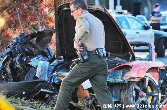保罗沃克车祸事件现场面部照片，脸被劈成两半(惨不忍睹)