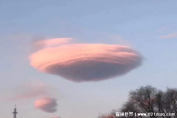 十大世界上最诡异的云，粉色飞碟云最诡异(疑似为外星人飞船) — 探秘世界