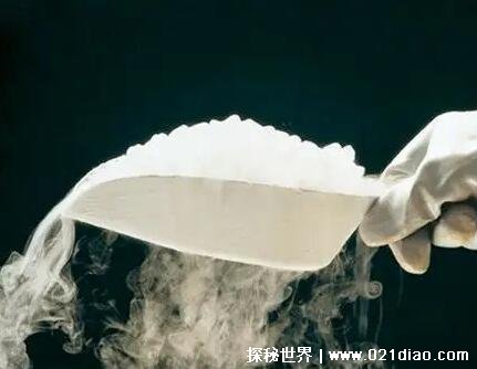 干冰有什么危险性，易冻伤易爆炸的危险品(使用干冰的注意事项)
