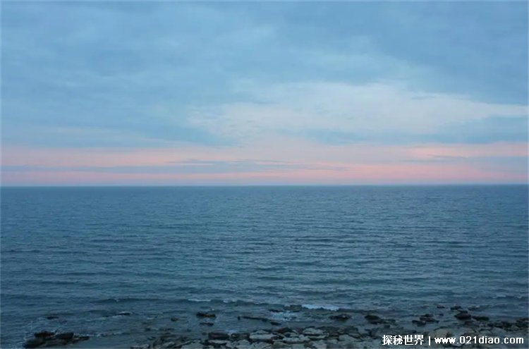 世界上最大咸水湖，接壤5个国家的里海(面积大)
